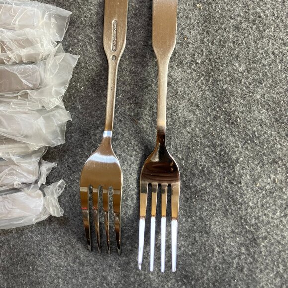 New Vintage Brand Ware SET of 17 Dinner Forks Minimalistic Style Stainless Steel - Picture 3 of 3